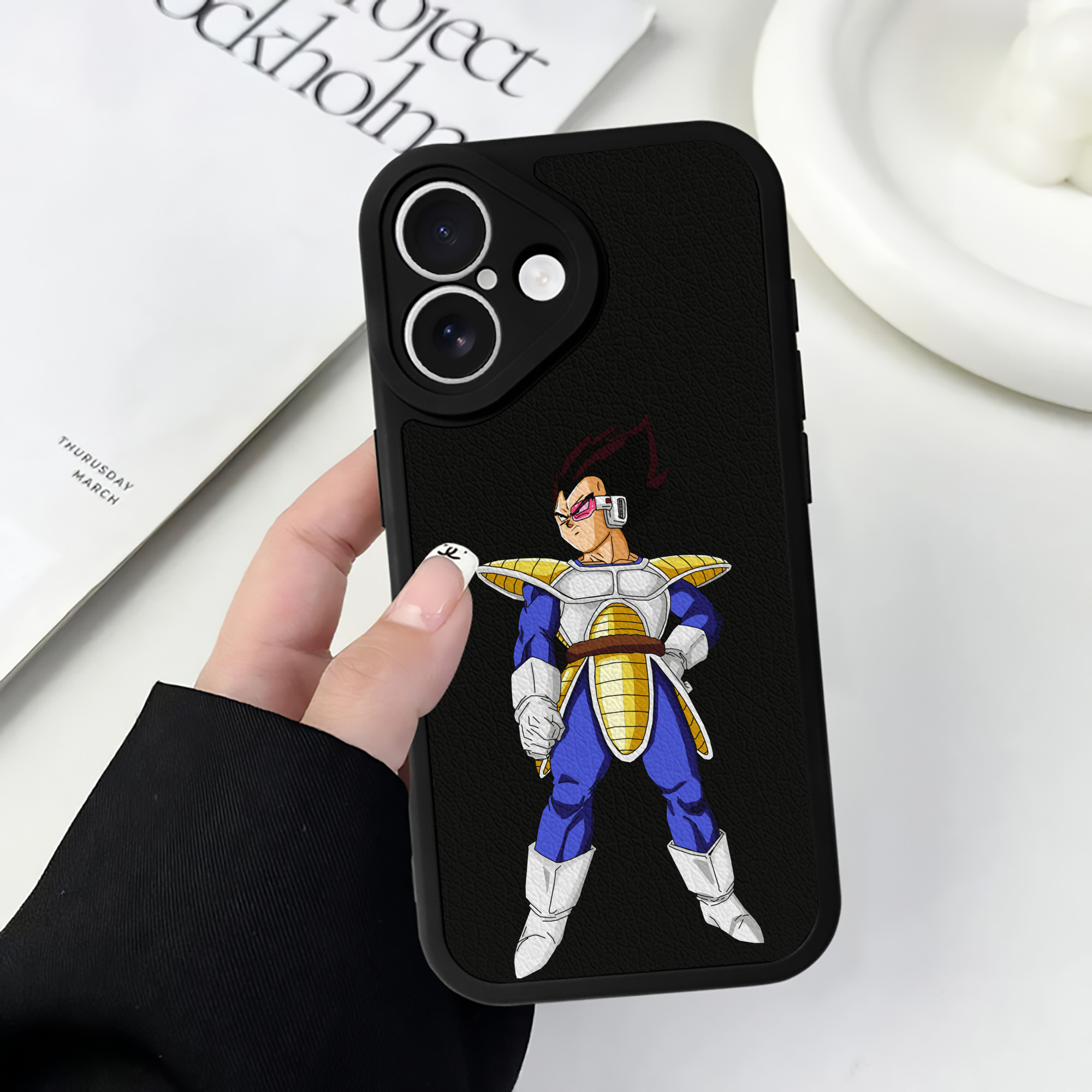 （画像用） ドラゴンボール ベジータ四世（Bejīta Yonsei）DRAGON BALL Vegeta IV 【iPhone 16シリーズ対応】シリコンスマホケース（レザー調） 材質：シリコン